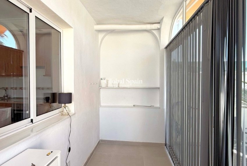 Wederverkoop - APPARTEMENT -
TORREVIEJA - Torrelamata - La Mata