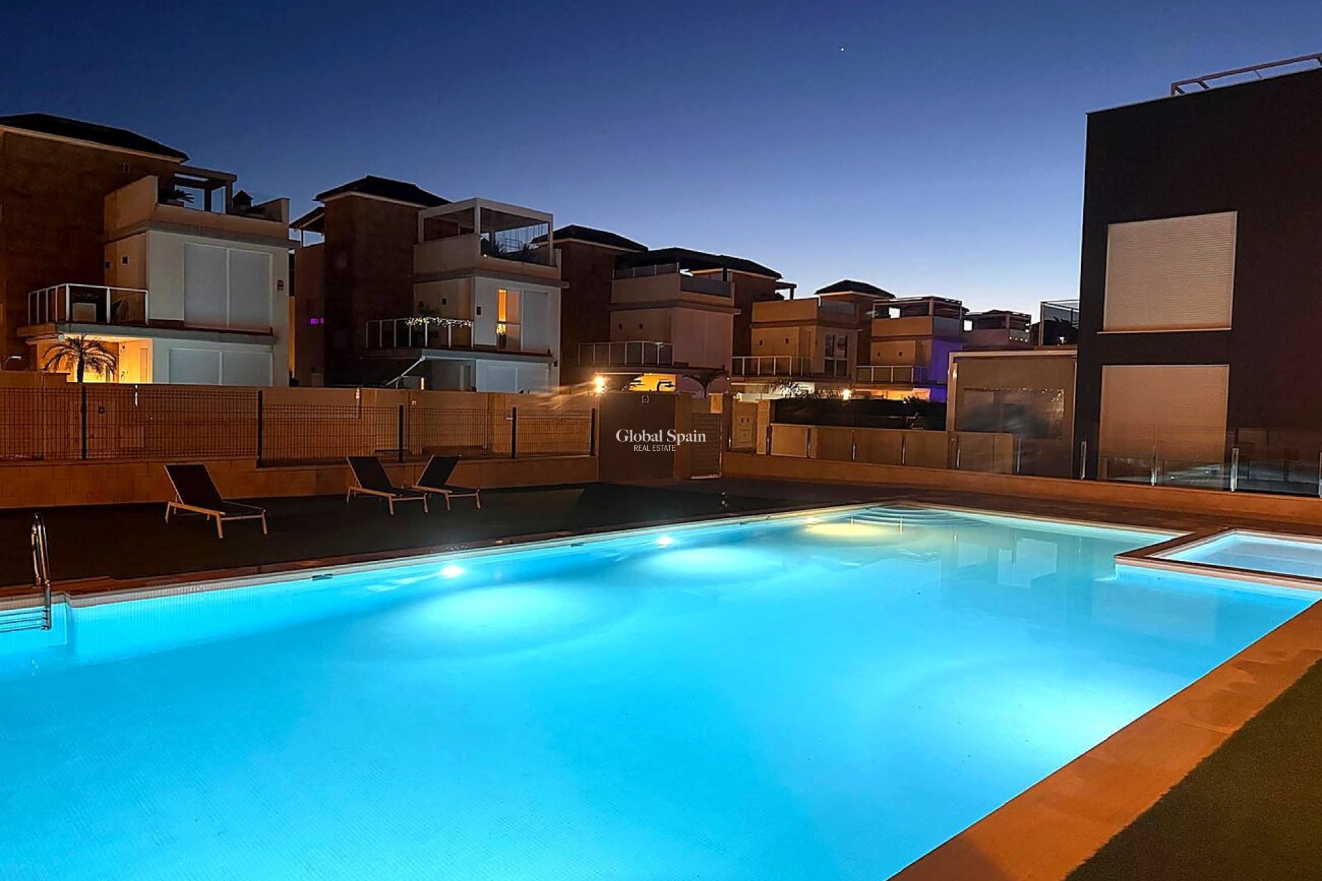 Wederverkoop - APPARTEMENT -
TORREVIEJA - Torreta Florida