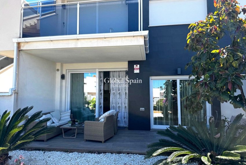 Wederverkoop - APPARTEMENT -
TORREVIEJA - Torreta Florida