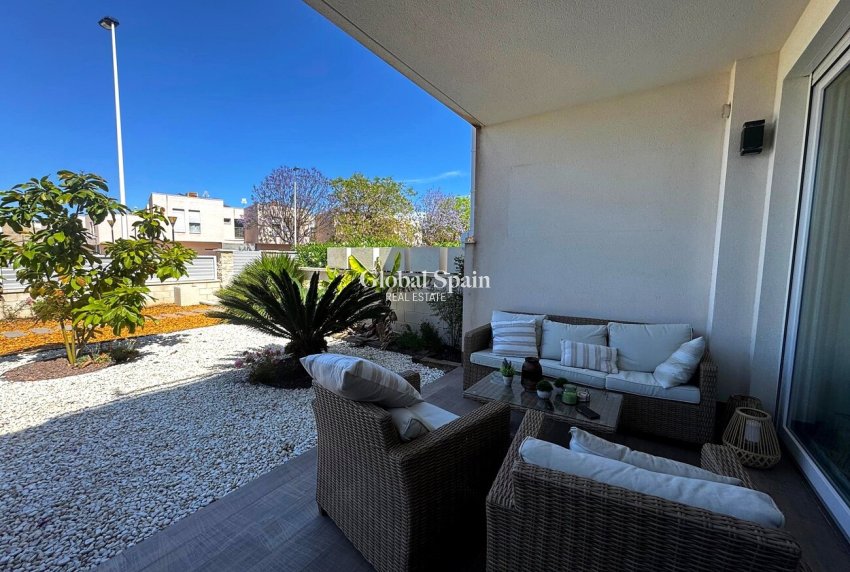 Wederverkoop - APPARTEMENT -
TORREVIEJA - Torreta Florida
