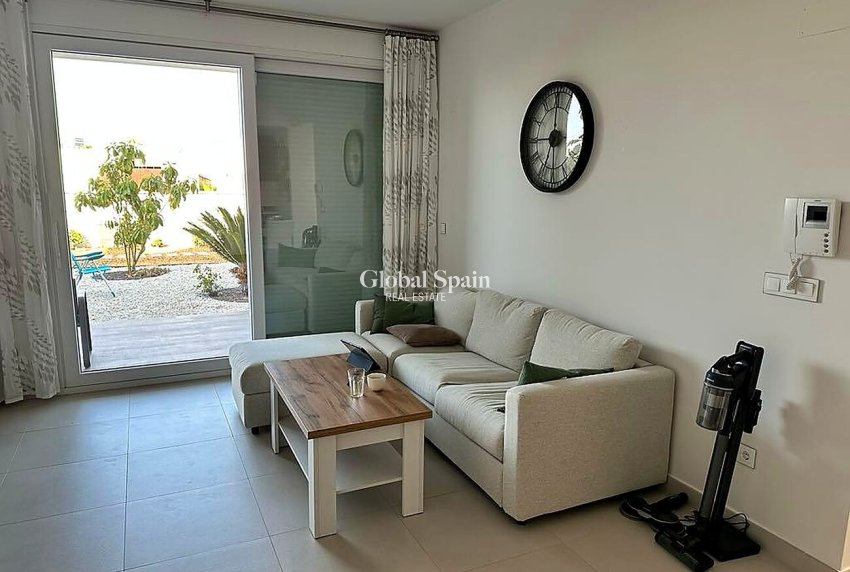 Wederverkoop - APPARTEMENT -
TORREVIEJA - Torreta Florida