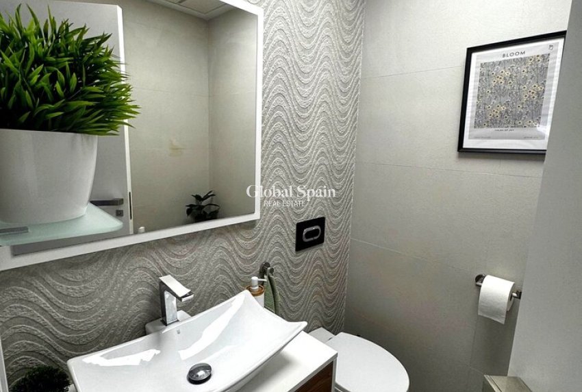 Wederverkoop - APPARTEMENT -
TORREVIEJA - Torreta Florida