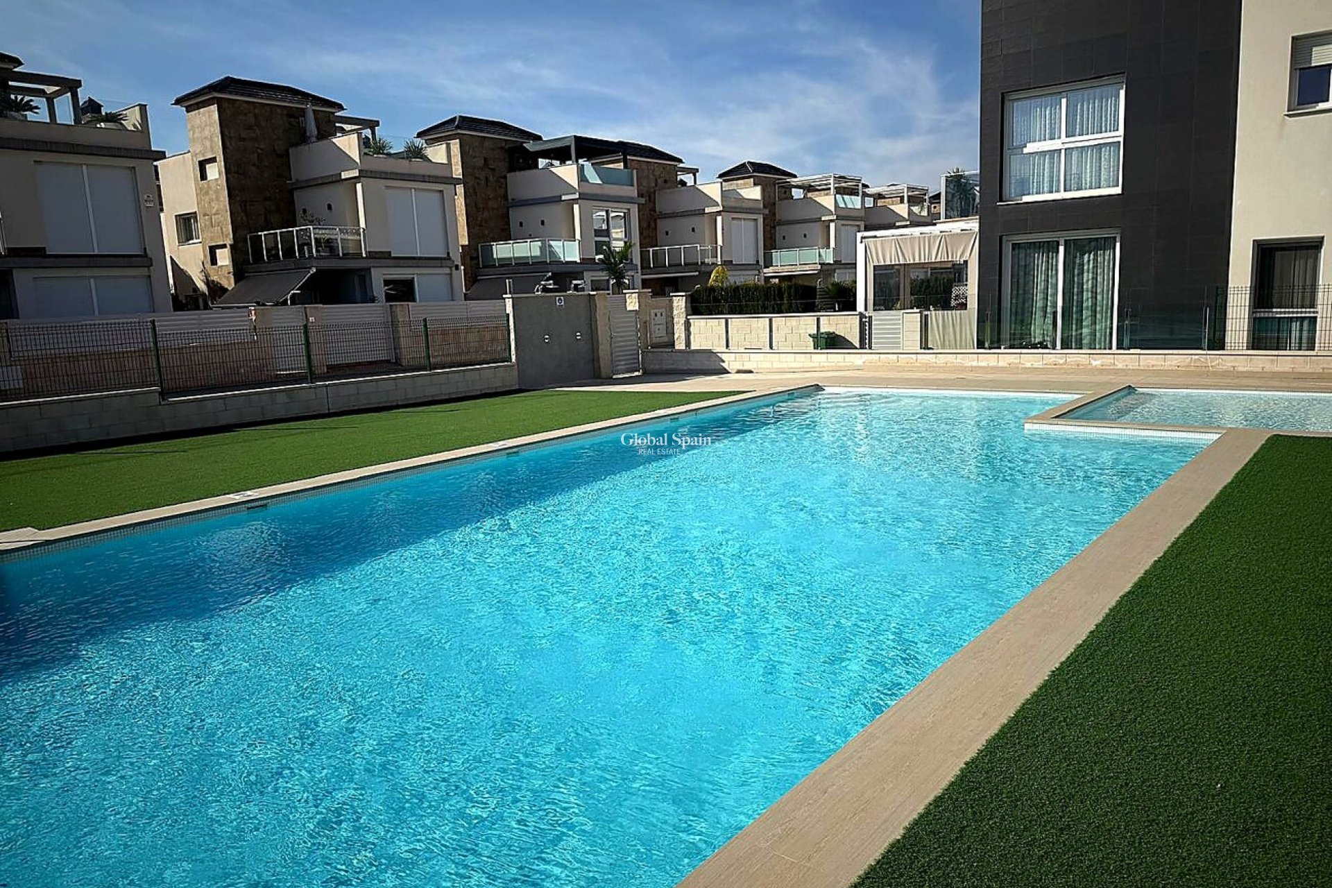 Wederverkoop - APPARTEMENT -
TORREVIEJA - Torreta Florida