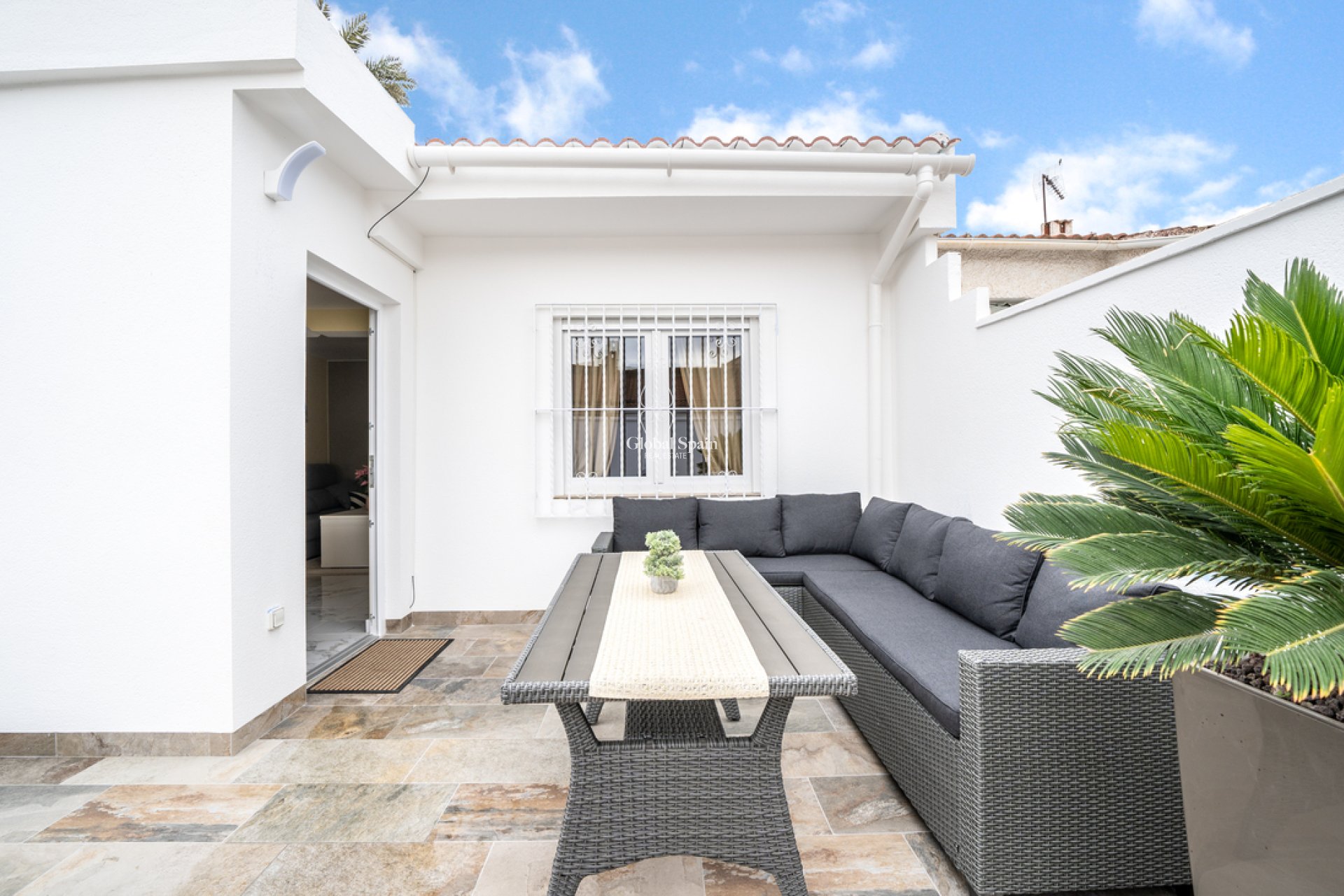 Wederverkoop - APPARTEMENT -
TORREVIEJA - Torreta