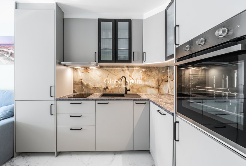 Wederverkoop - APPARTEMENT -
TORREVIEJA - Torretas