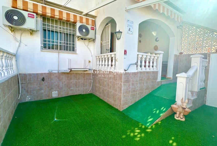 Wederverkoop - APPARTEMENT -
TORREVIEJA - Torretas