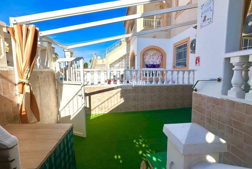 Wederverkoop - APPARTEMENT -
TORREVIEJA - Torretas