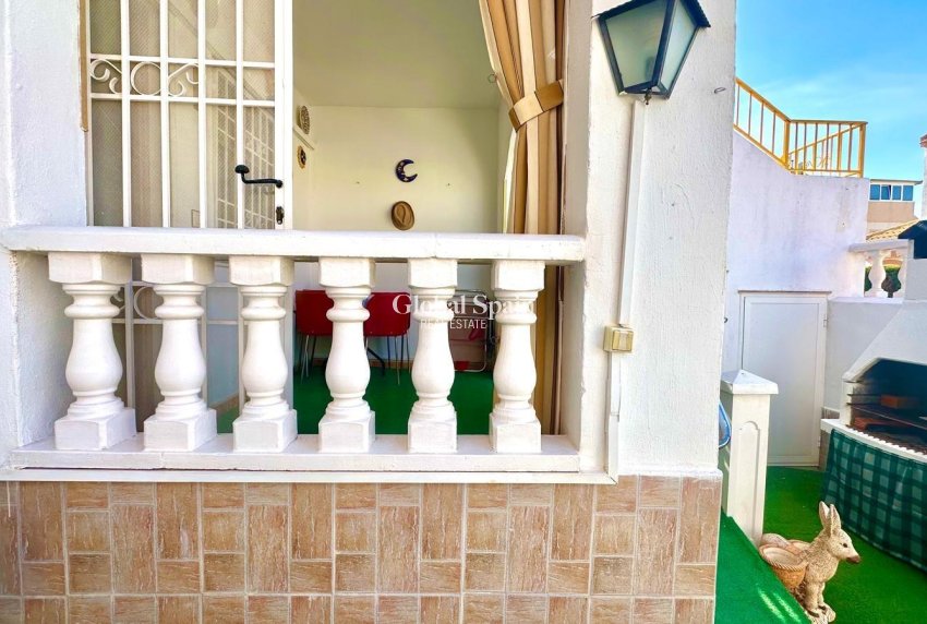 Wederverkoop - APPARTEMENT -
TORREVIEJA - Torretas