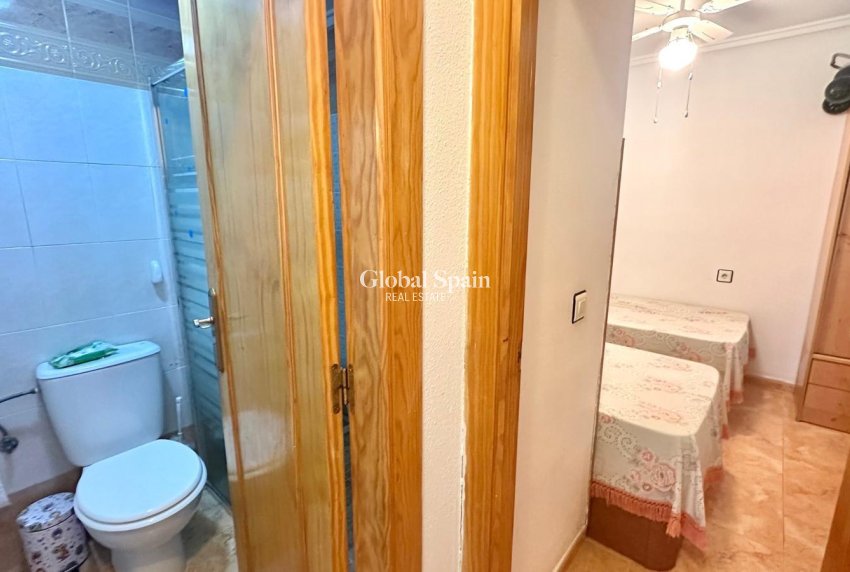 Wederverkoop - APPARTEMENT -
TORREVIEJA - Torretas