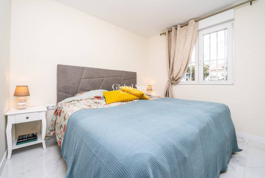 Wederverkoop - APPARTEMENT -
TORREVIEJA - Torretas