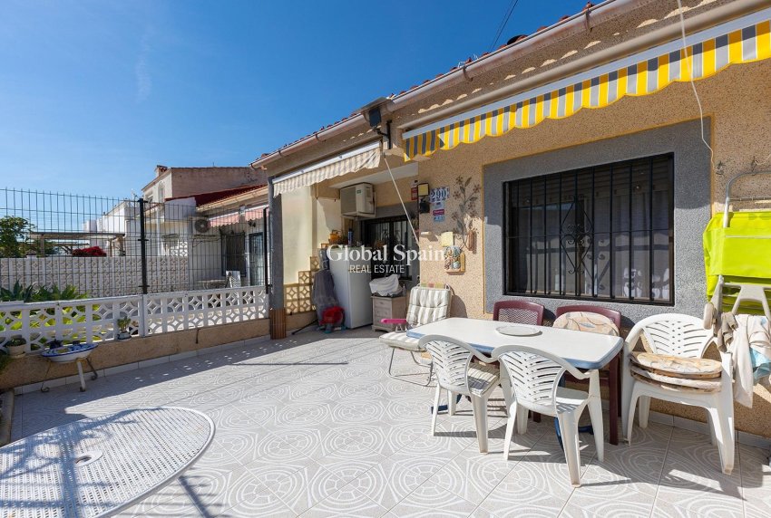 Wederverkoop - APPARTEMENT -
TORREVIEJA - Torretas
