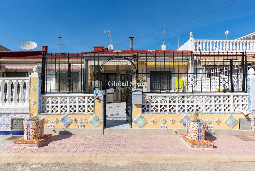 Wederverkoop - APPARTEMENT -
TORREVIEJA - Torretas