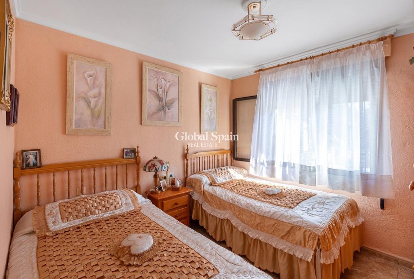 Wederverkoop - APPARTEMENT -
TORREVIEJA - Torretas