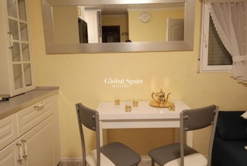 Wederverkoop - APPARTEMENT -
TORREVIEJA - Torretas
