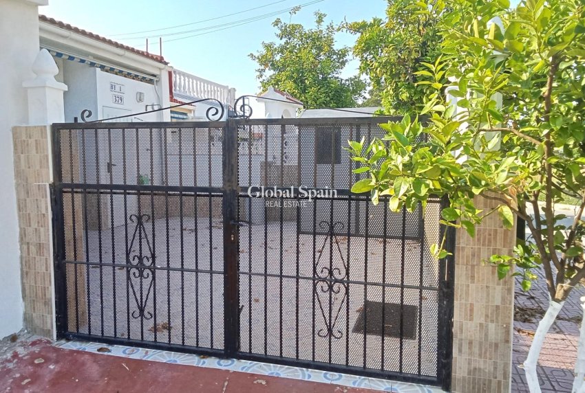 Wederverkoop - APPARTEMENT -
TORREVIEJA - Torretas