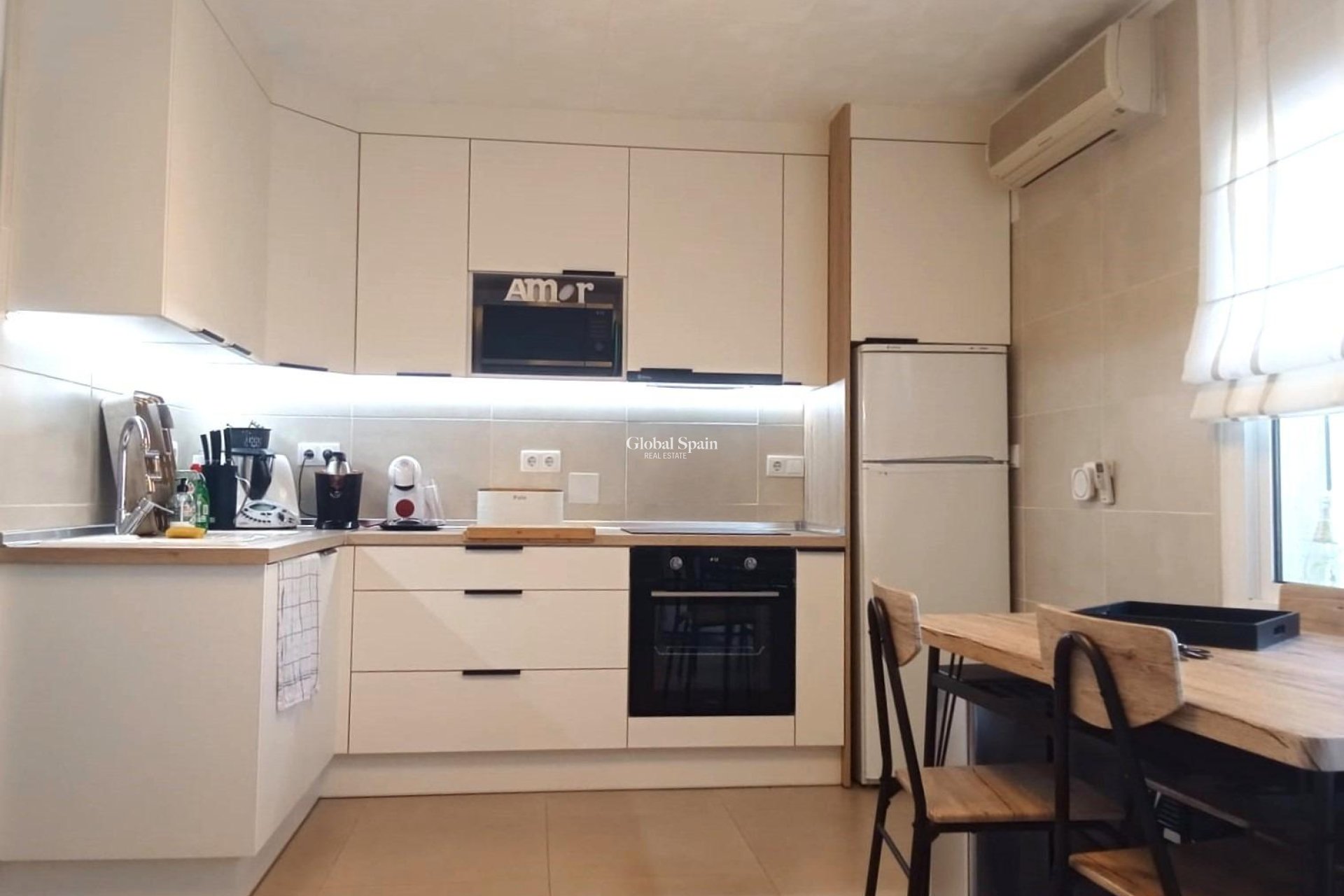 Wederverkoop - APPARTEMENT -
TORREVIEJA - Torretas