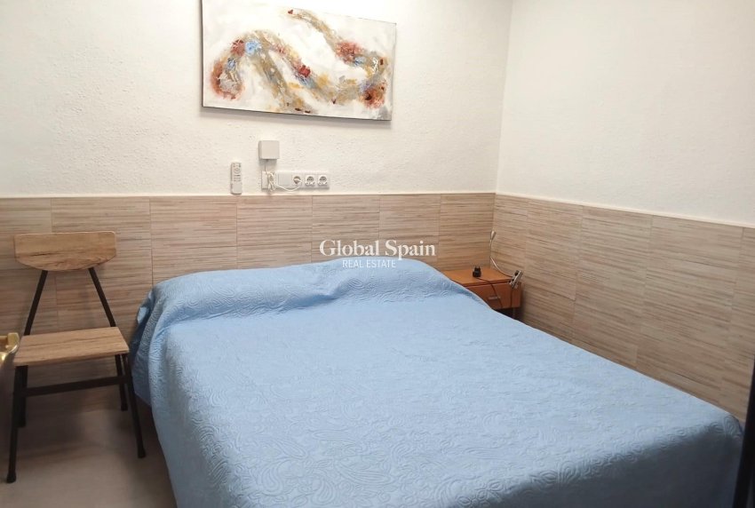 Wederverkoop - APPARTEMENT -
TORREVIEJA - Torretas