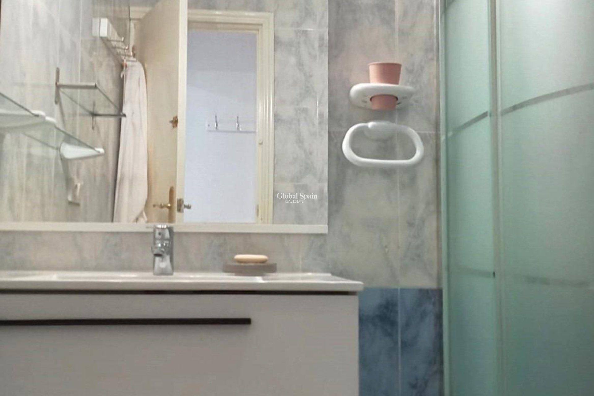 Wederverkoop - APPARTEMENT -
TORREVIEJA - Torretas