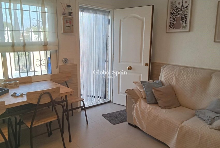Wederverkoop - APPARTEMENT -
TORREVIEJA - Torretas