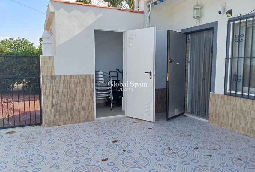 Wederverkoop - APPARTEMENT -
TORREVIEJA - Torretas