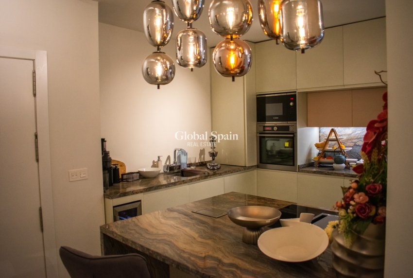 Wederverkoop - APPARTEMENT -
TORREVIEJA - Torrevieja Centro