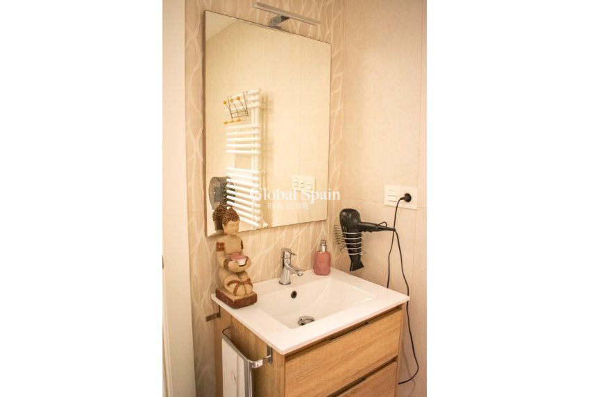 Wederverkoop - APPARTEMENT -
TORREVIEJA - Torrevieja Centro