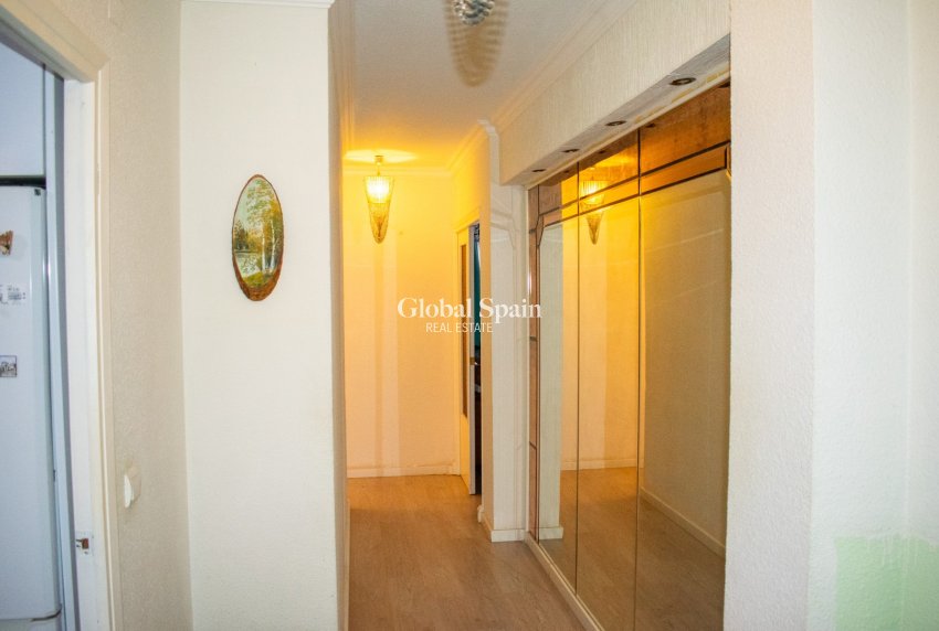 Wederverkoop - APPARTEMENT -
TORREVIEJA - Torrevieja Centro