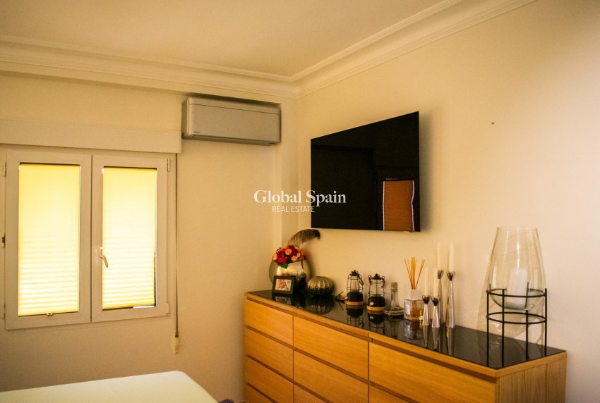 Wederverkoop - APPARTEMENT -
TORREVIEJA - Torrevieja Centro