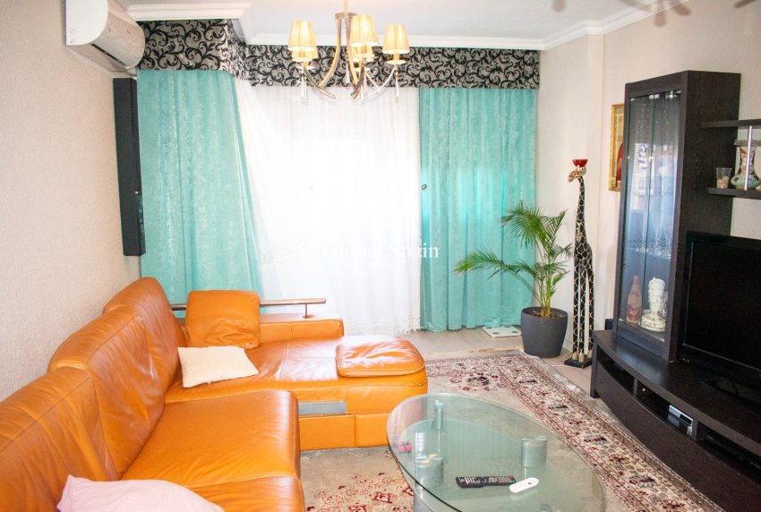 Wederverkoop - APPARTEMENT -
TORREVIEJA - Torrevieja Centro
