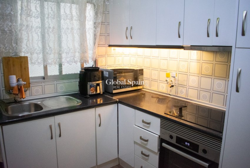 Wederverkoop - APPARTEMENT -
TORREVIEJA - Torrevieja Centro