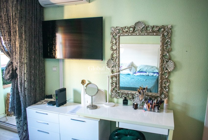 Wederverkoop - APPARTEMENT -
TORREVIEJA - Torrevieja Centro