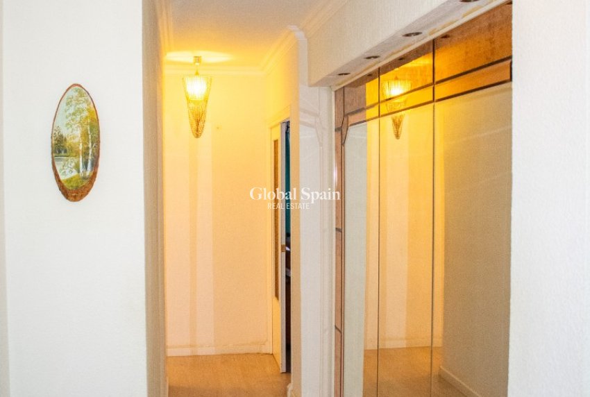 Wederverkoop - APPARTEMENT -
TORREVIEJA - Torrevieja Centro