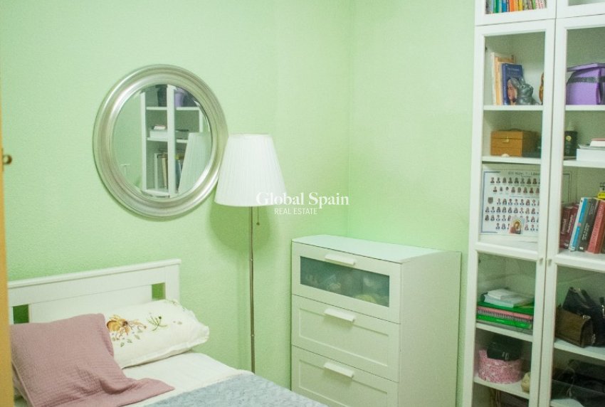 Wederverkoop - APPARTEMENT -
TORREVIEJA - Torrevieja Centro