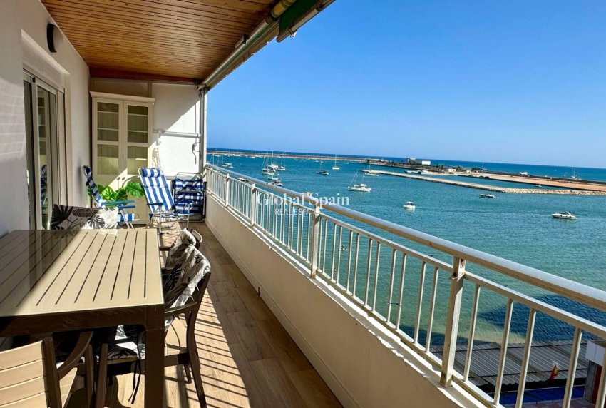 Wederverkoop - APPARTEMENT -
TORREVIEJA - Torrevieja