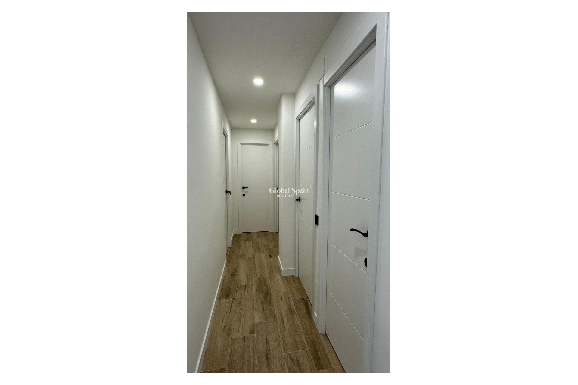 Wederverkoop - APPARTEMENT -
TORREVIEJA - Torrevieja