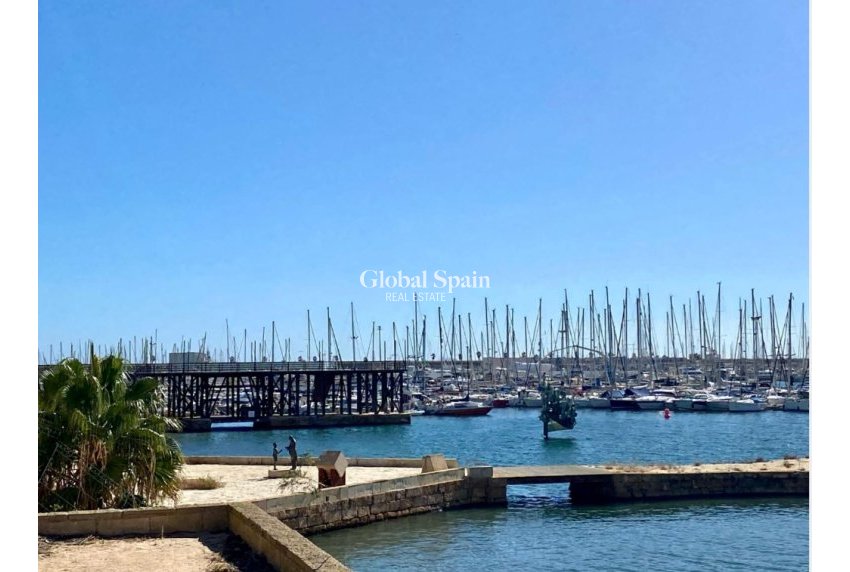 Wederverkoop - Appartement -
TORREVIEJA - Torrevieja