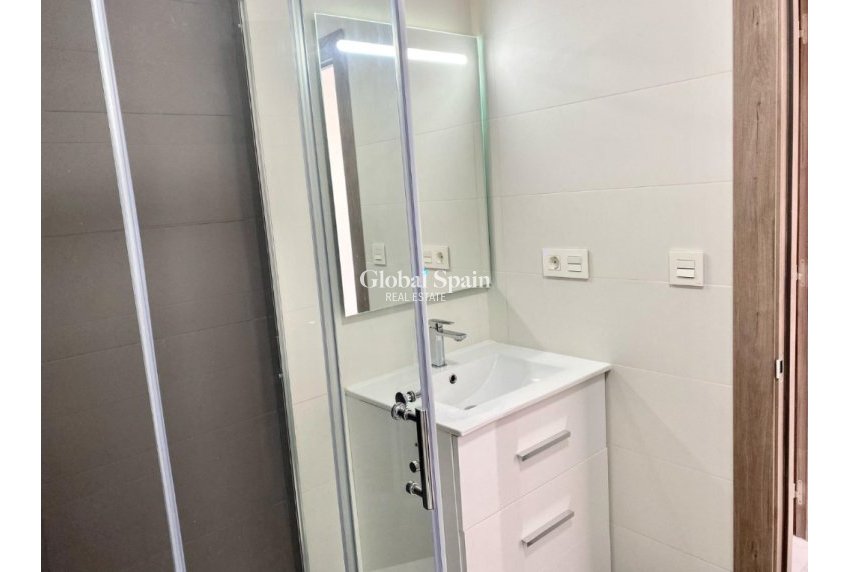 Wederverkoop - Appartement -
TORREVIEJA - Torrevieja