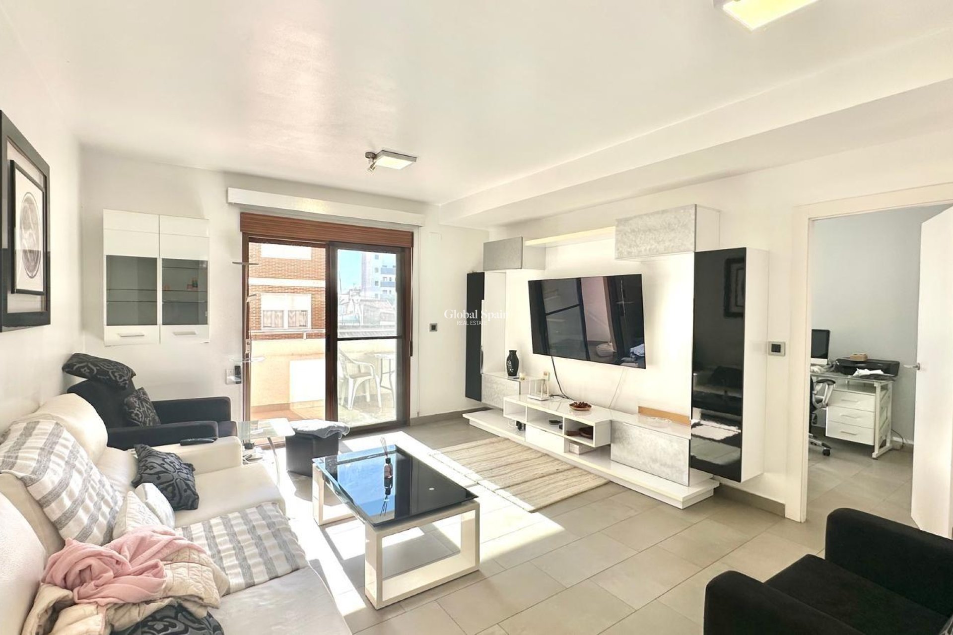 Wederverkoop - APPARTEMENT -
TORREVIEJA - Torrevieja