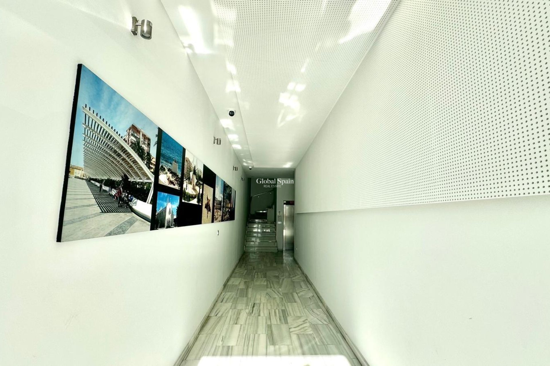 Wederverkoop - APPARTEMENT -
TORREVIEJA - Torrevieja