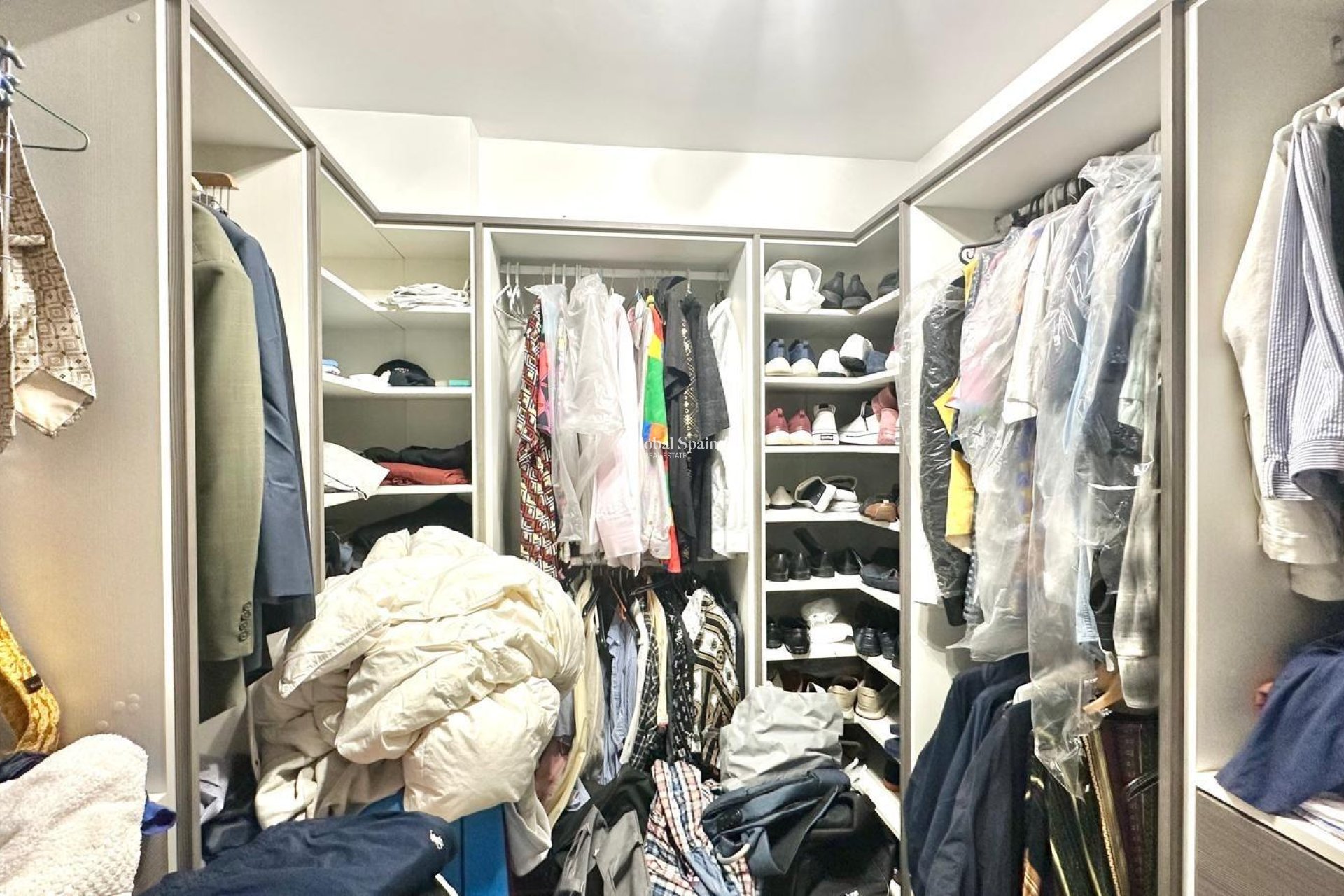 Wederverkoop - APPARTEMENT -
TORREVIEJA - Torrevieja