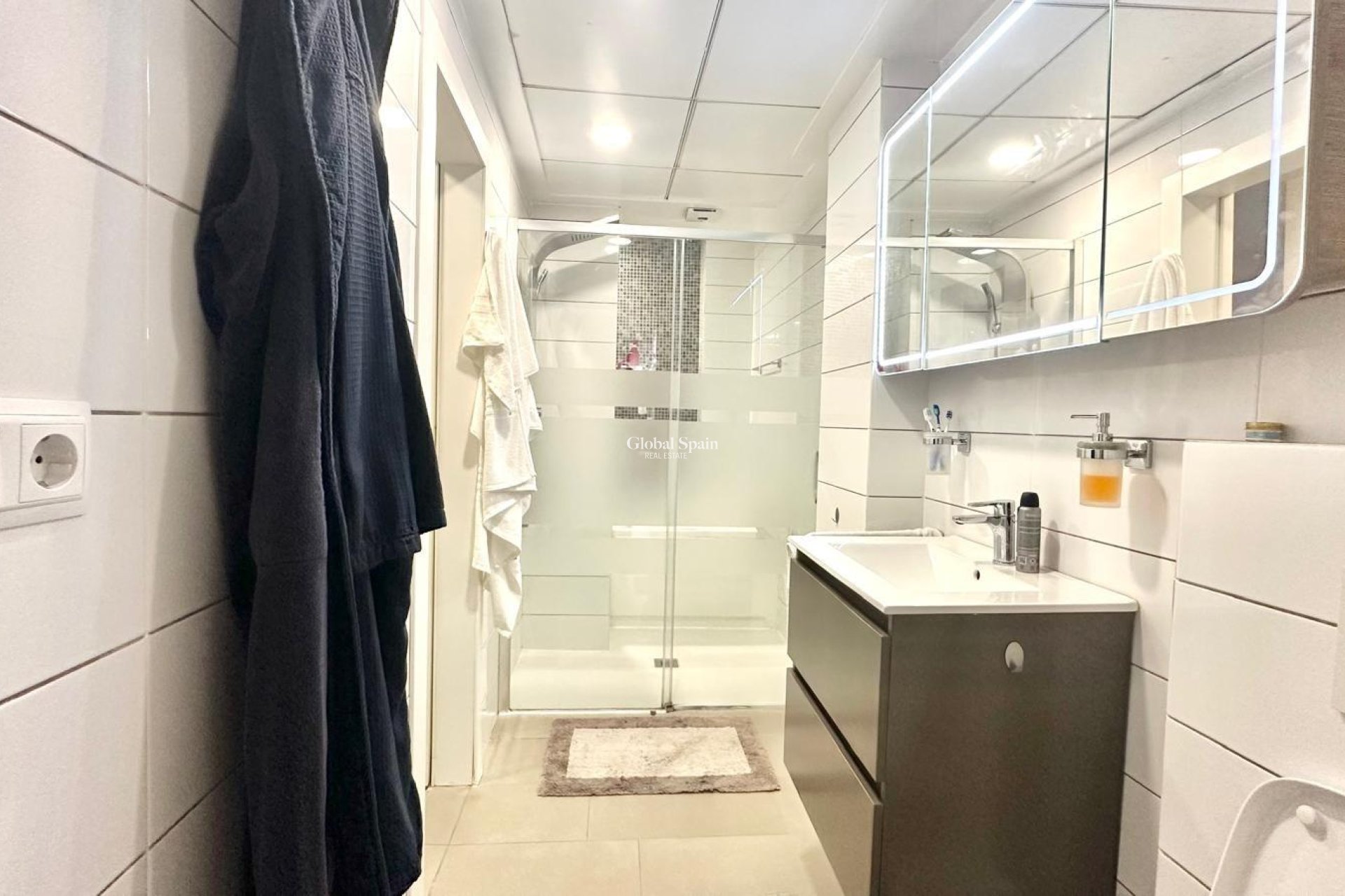 Wederverkoop - APPARTEMENT -
TORREVIEJA - Torrevieja