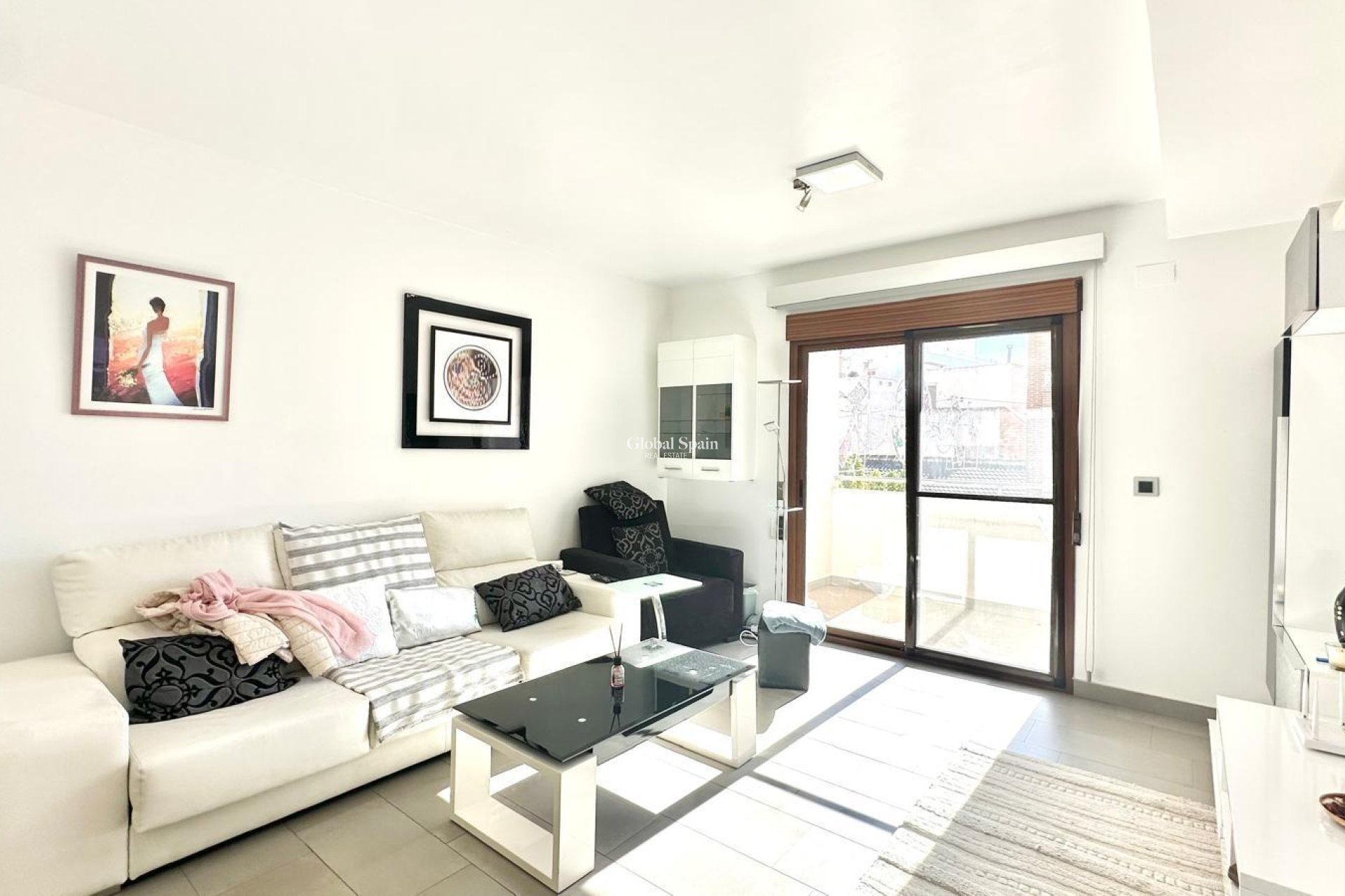 Wederverkoop - APPARTEMENT -
TORREVIEJA - Torrevieja