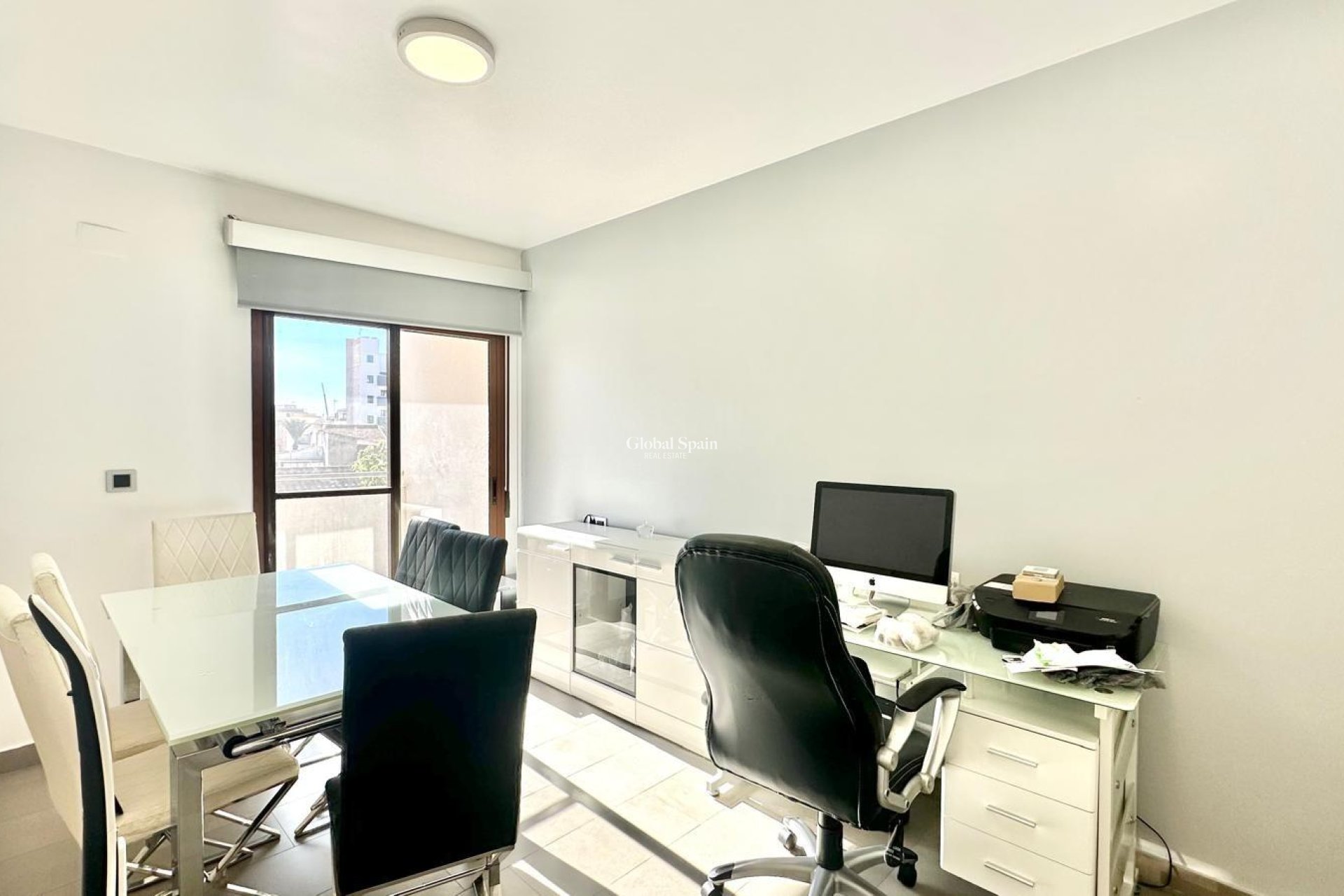 Wederverkoop - APPARTEMENT -
TORREVIEJA - Torrevieja