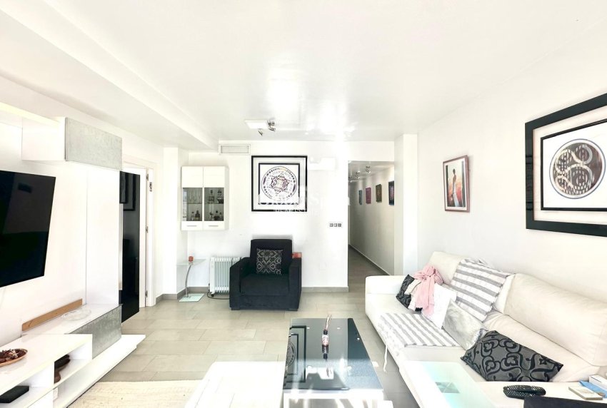 Wederverkoop - APPARTEMENT -
TORREVIEJA - Torrevieja