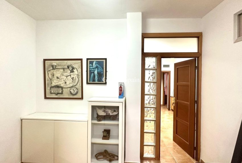 Wederverkoop - APPARTEMENT -
TORREVIEJA - Torrevieja