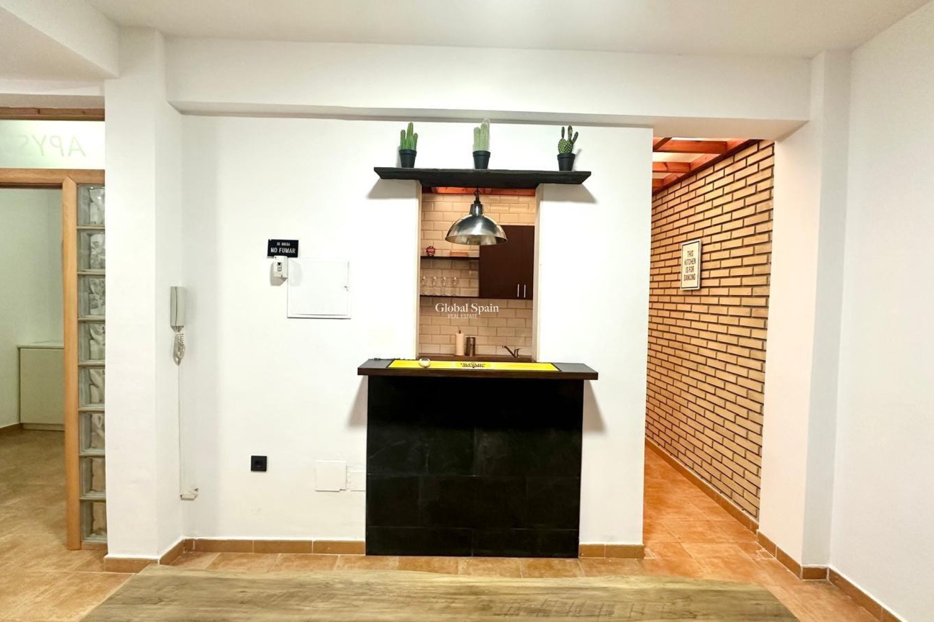 Wederverkoop - APPARTEMENT -
TORREVIEJA - Torrevieja
