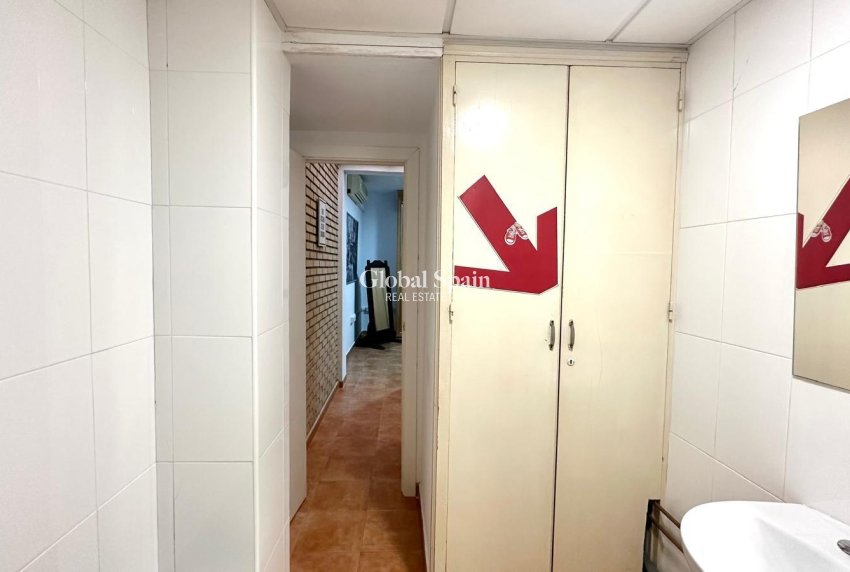 Wederverkoop - APPARTEMENT -
TORREVIEJA - Torrevieja
