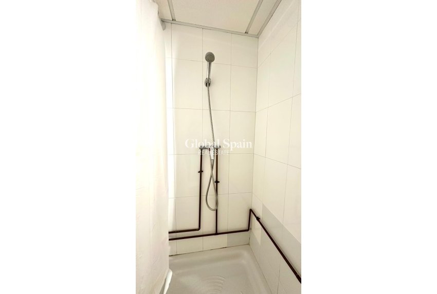 Wederverkoop - APPARTEMENT -
TORREVIEJA - Torrevieja