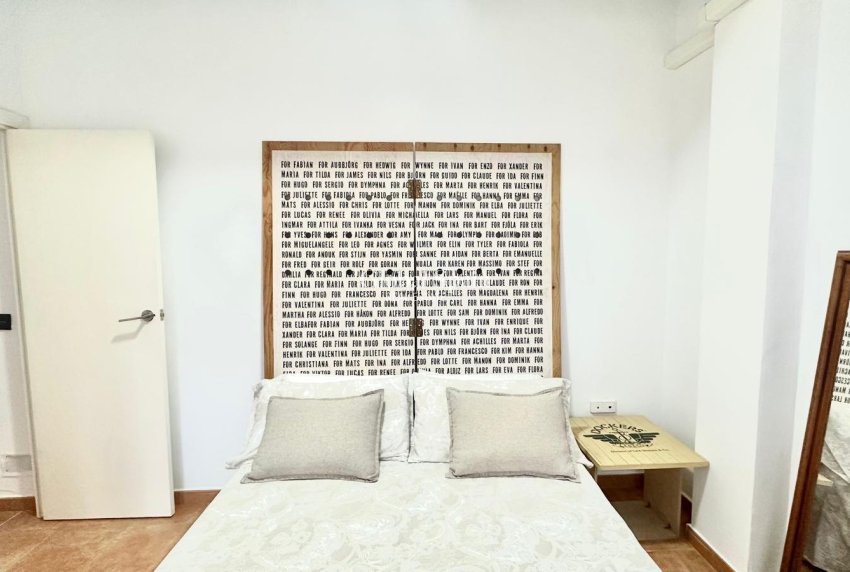 Wederverkoop - APPARTEMENT -
TORREVIEJA - Torrevieja