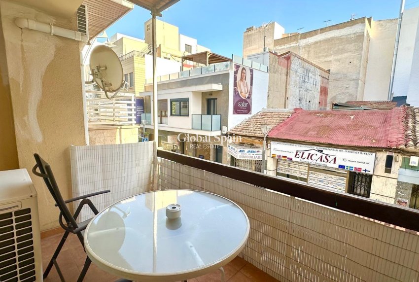 Wederverkoop - APPARTEMENT -
TORREVIEJA - Torrevieja